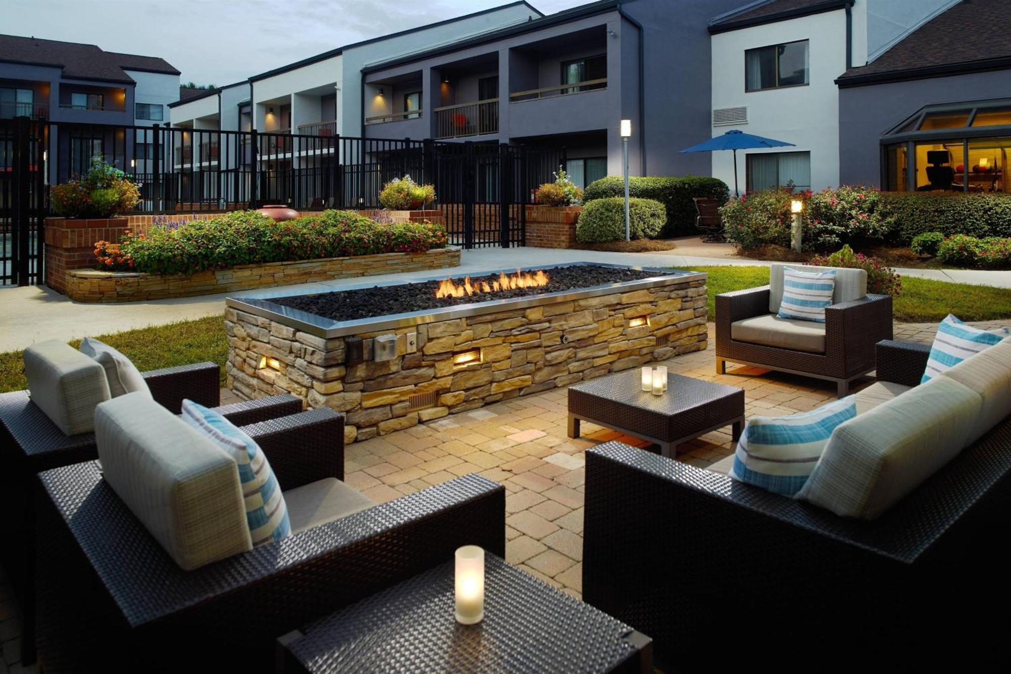 Hotel Courtyard By Marriott Raleigh Midtown Exterior foto